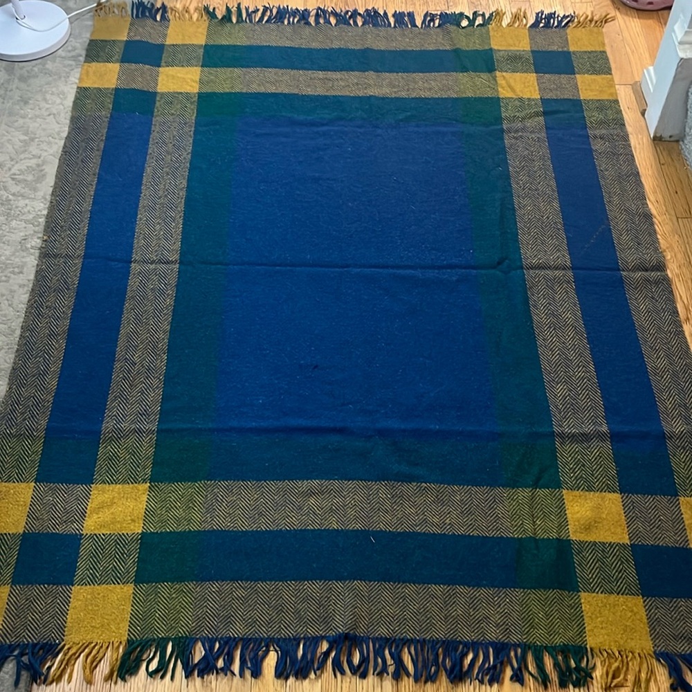 Blarney Woolen Mills Made in Ireland 54”wide x  66”+ 2”fringe on sides= 70”AS IS